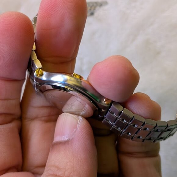 GUCCI SWISS MADE Quartz Gold & Silver w/ Date W/R 3ATM - Picture 5 of 15